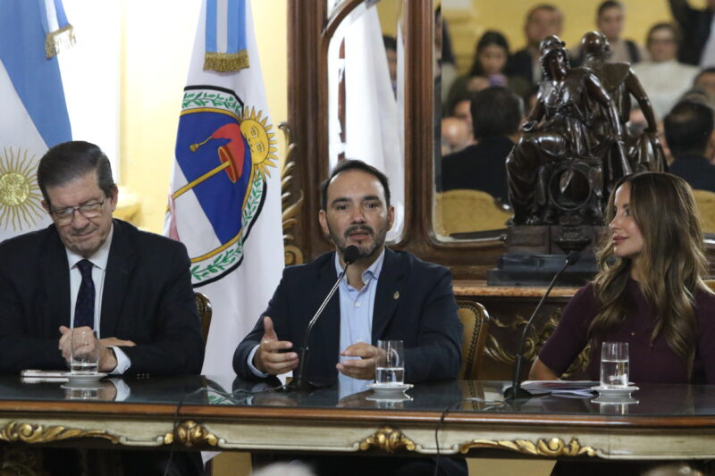 La guerra de poderes en corrientes: Entre la "f&aacute;brica de dinero" y el ajuste a los judiciales