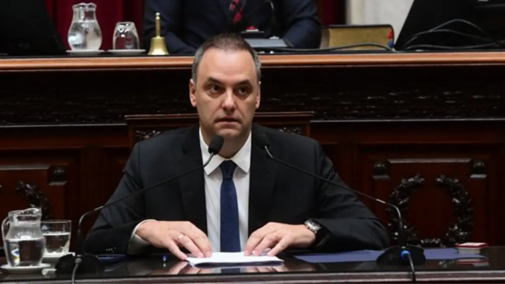 El show de la evasi&oacute;n: Adorni en diputados entre el blindaje de Milei y el silencio sobre su patrimonio