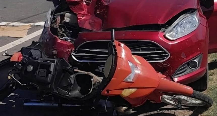 Tragedia en Corrientes: Un muerto tras un choque frontal entre un auto y una moto en Ruta 12