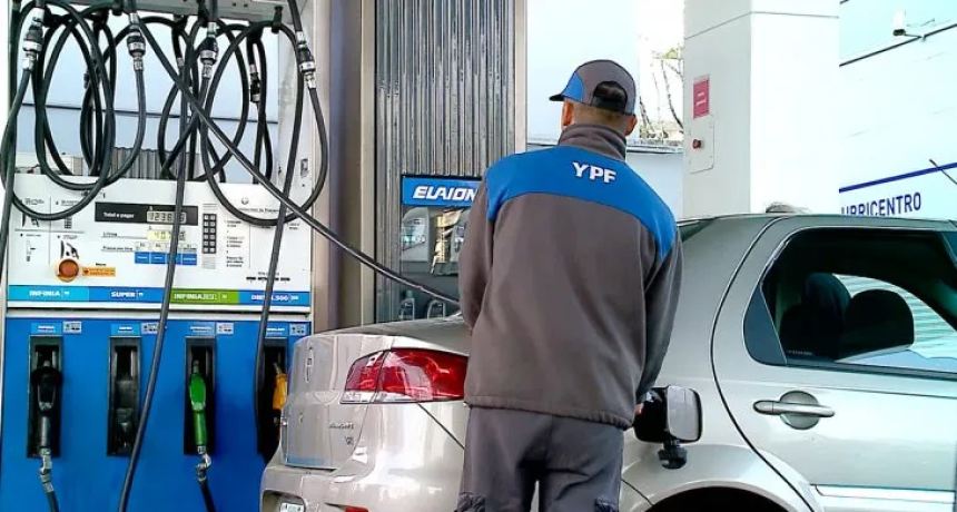 YPF rompi&oacute; el congelamiento y volvi&oacute; a aumentar los combustibles en corrientes