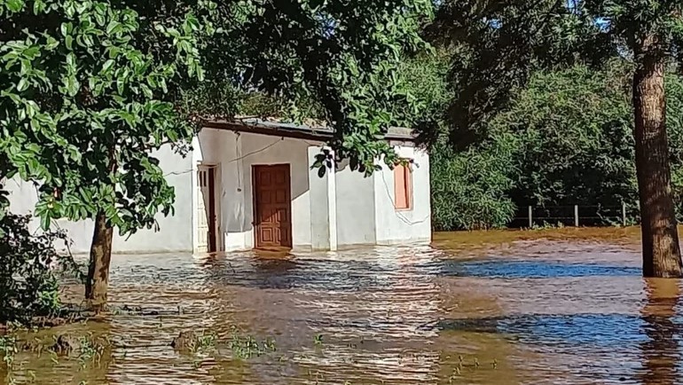 Hay 533 evacuados por la crecida del río Uruguay
