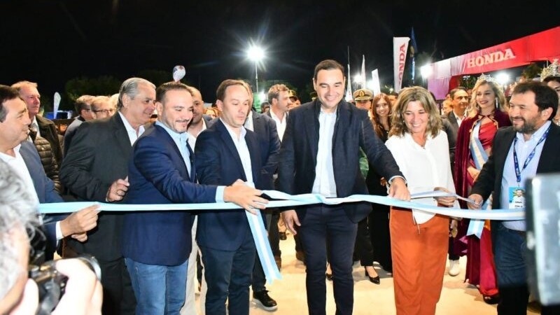 Valdés encabezó la gran apertura de la Fiesta Nacional del Surubí