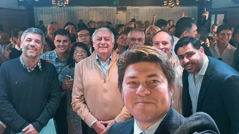 Corrientes: Gustavo Valdés afina la lapicera y le baja el precio al coqueteo entre Camau y LLA