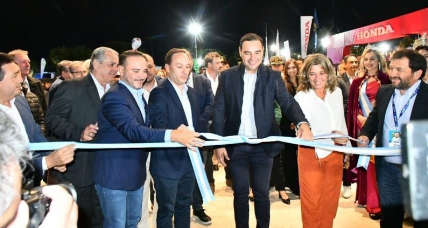 Valdés encabezó la gran apertura de la Fiesta Nacional del Surubí