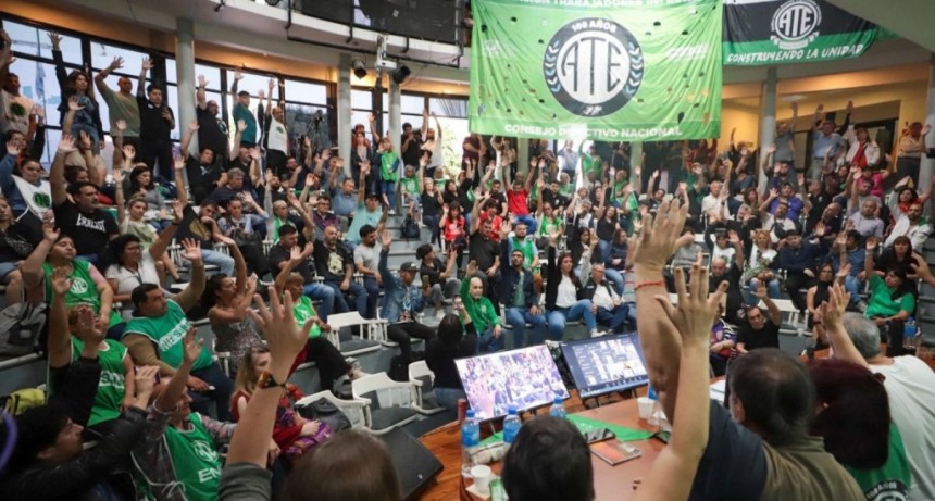 El Gobierno vuelve a atacar el derecho a huelga