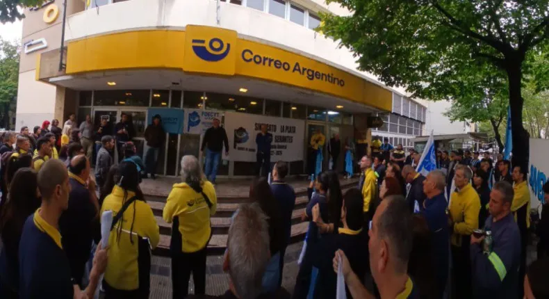Conflicto en el Correo Argentino: Despiden a 15 trabajadores en corrientes por reclamar mejoras salariales