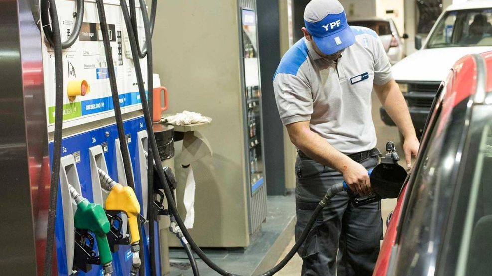 Combustibles: YPF sube los precios un 1% y activa un sistema de "cuentas compensadoras"