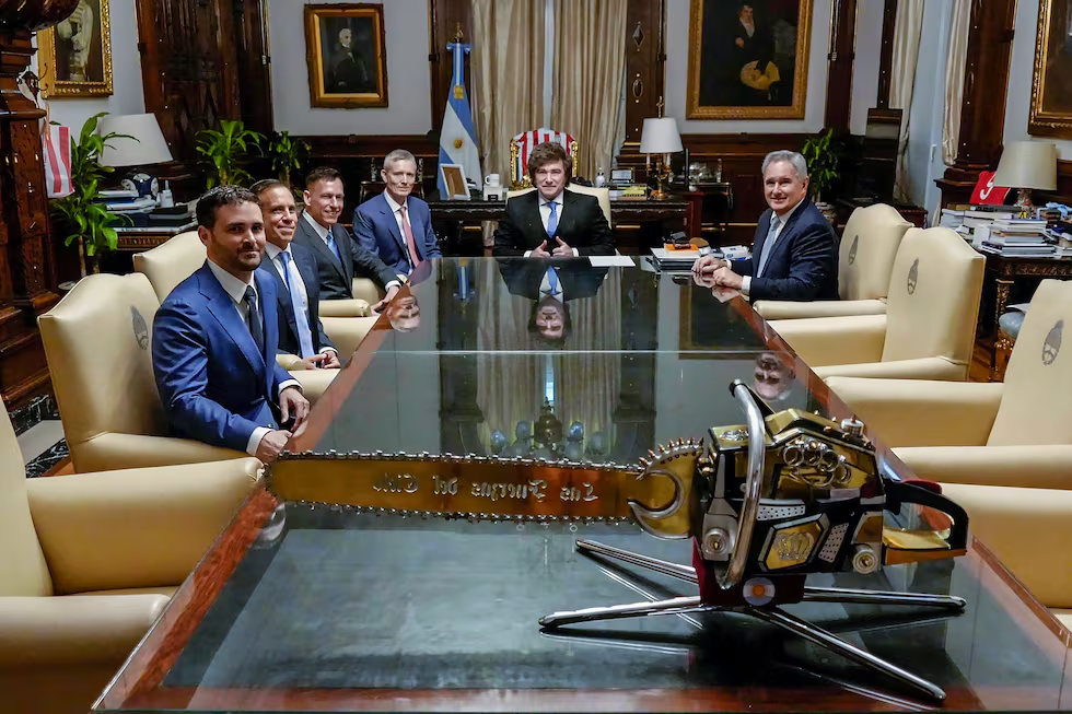 El "SuperRigi" de Milei: alfombra roja en la Argentina para los magnates tecnol&oacute;gicos de la guerra y el espionaje global