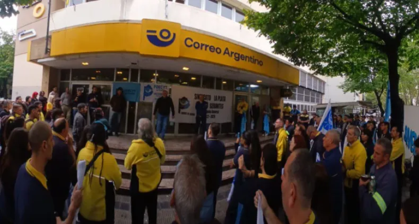 Conflicto en el Correo Argentino: Despiden a 15 trabajadores en corrientes por reclamar mejoras salariales