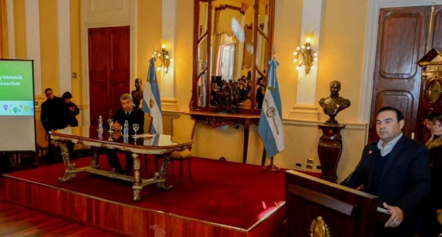Valdés ratificó que habrá recomposición salarial para los empleados estatales