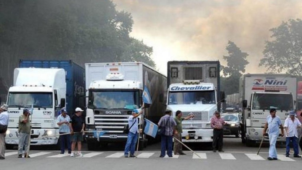 Falta de gasoil: se mantiene la protesta de transportistas en Corrientes y el país