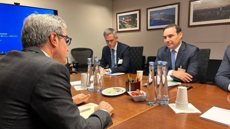 Valdés visitó la sede del Banco Mundial y se reunió con el representante argentino