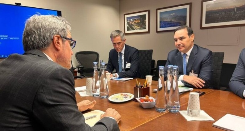 Valdés visitó la sede del Banco Mundial y se reunió con el representante argentino