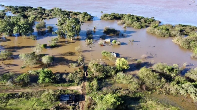Libres y Yapeyú en estado de evacuación y el río Uruguay continúa con tendencia creciente 