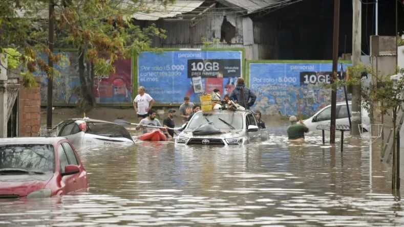 Milei vetó la ley de emergencia que creaba un fondo de $200.000 millones por las inundaciones en Bahía Blanca