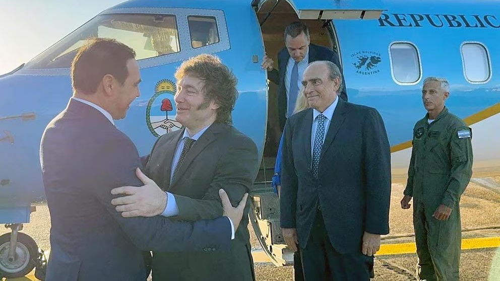 Corrientes: La Libertad Avanza se acerca a un acuerdo con Gustavo Valdés y crece la tensión en el peronismo