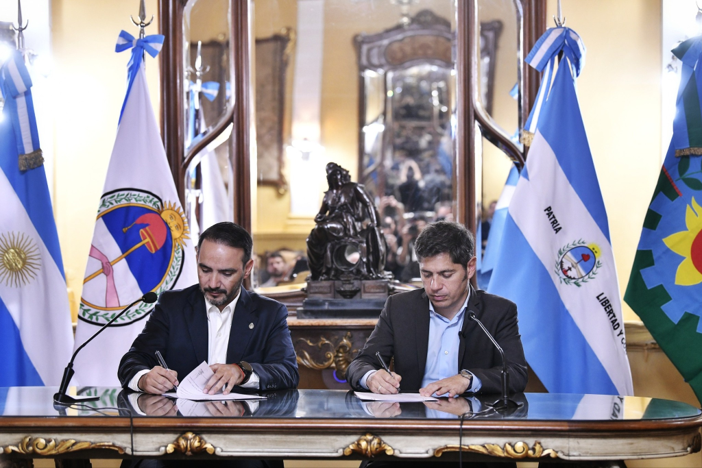 Gesto Institucional: Juan Pablo Vald&eacute;s y Kicillof firmaron convenios estrat&eacute;gicos, &iquest;a qui&eacute;nes le hablaron con este gesto?