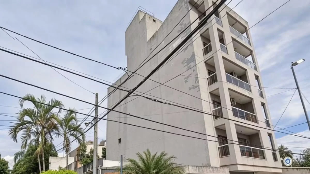 Drama en Corrientes: Una joven oriunda de Bella Vista est&aacute; grave tras caer desde el balc&oacute;n de un cuarto piso