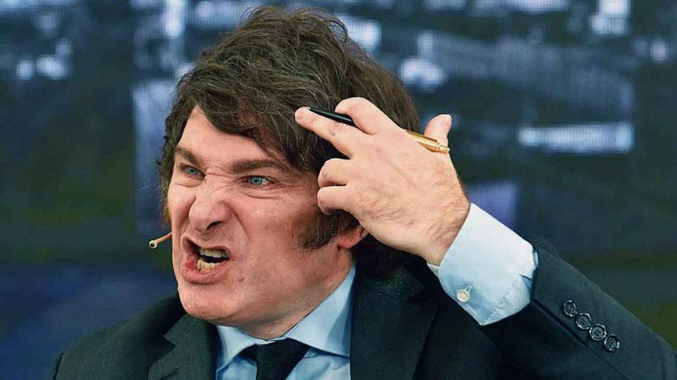 Retorno con furia: Javier Milei culpa a Mauricio Macri por la eyecci&oacute;n de Adorni y promete represalias pol&iacute;ticas