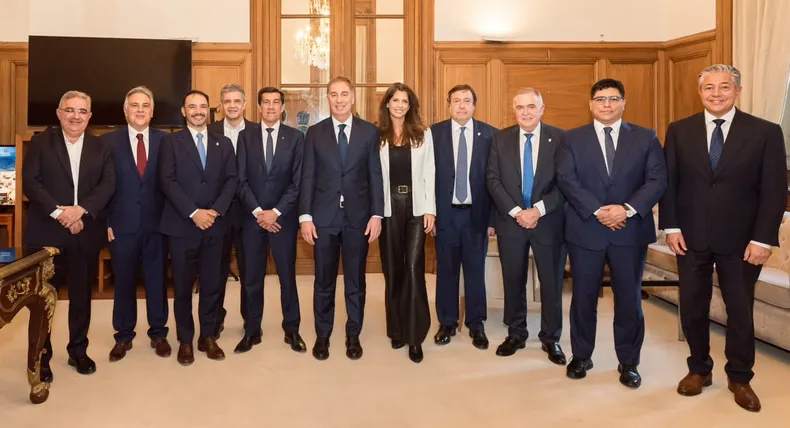 El "show" federal en la rosada: Santilli asume como el jefe de gabinete de los gobernadores, pero carga con un patrimonio injustificable