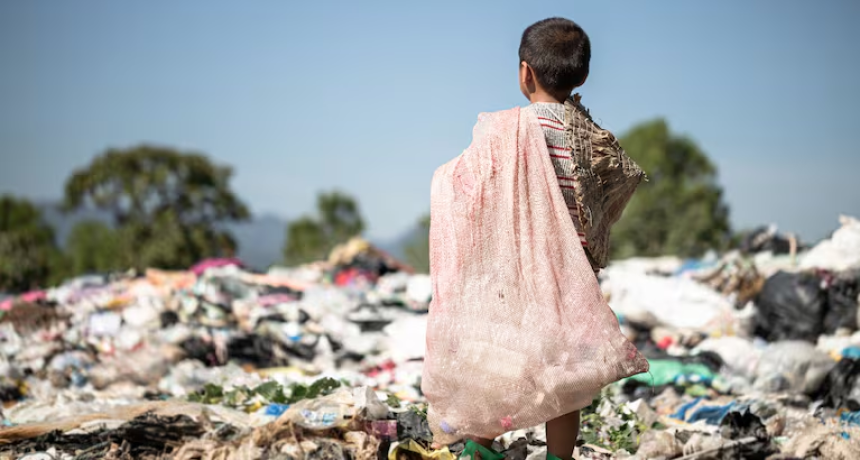 UNICEF dice que la pobreza infantil baj&oacute; a fines de 2025, pero advierte que ya vuelve a subir en 2026 por los recortes