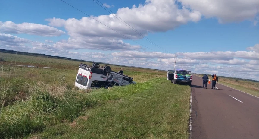 Siniestro vial en la Ruta 5: Un minib&uacute;s despist&oacute; y volc&oacute; cerca de Lomas de Vallejos dejando varios heridos y una menor con traumatismo de cr&aacute;neo