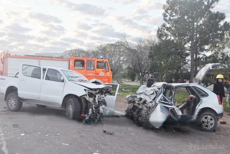 Lavalle: cuatro muertos en el choque frontal de una camioneta y un auto