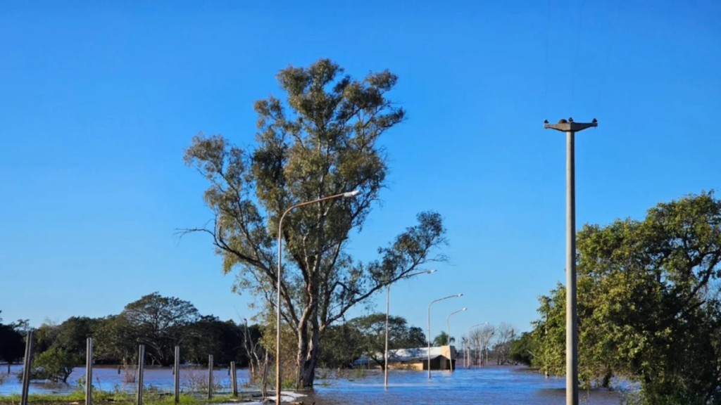 Alerta en Paso de los Libres: el río Uruguay volvió a crecer y hay 54 familias afectadas