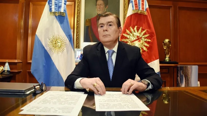 El gobernador de Santiago del Estero pagará un bono de más de $3 millones a los estatales