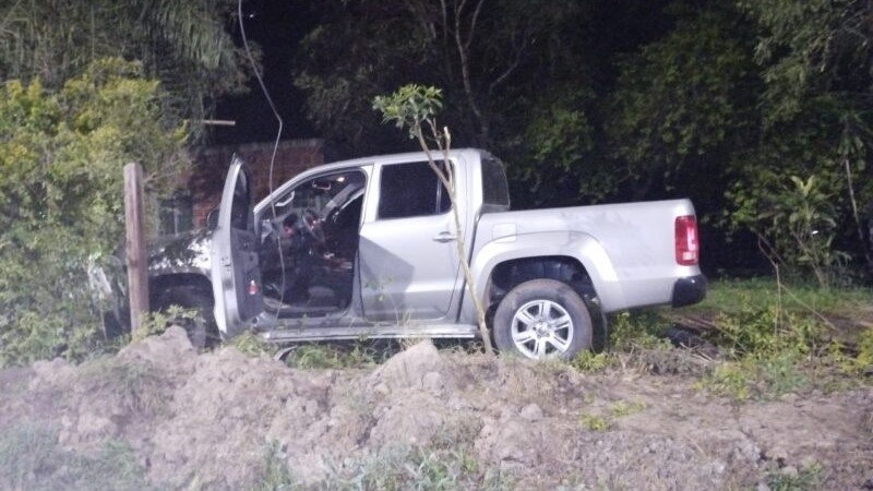 Corrientes: borracho al volante estrelló su camioneta contra el portón de una casa