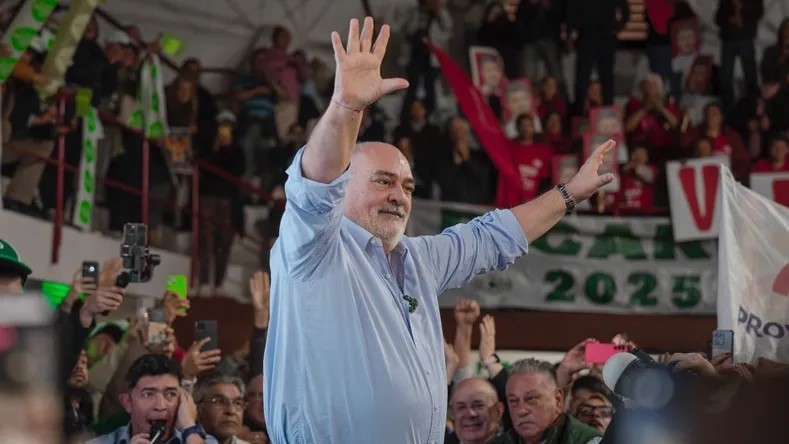 Colombi apuesta a escapar de la nacionalización de la campaña para quedar mano a mano con Valdés
