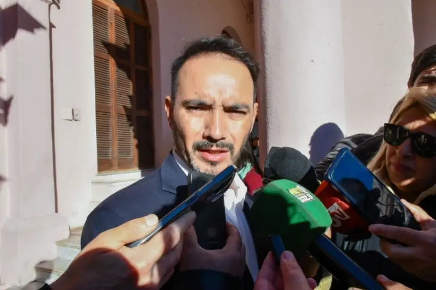 El doble est&aacute;ndar de Juan Pablo Vald&eacute;s: el gobernador respalda la purga de Adorni por su patrimonio sospechoso pero le tiende la alfombra roja a Santilli y sus 14 offshore