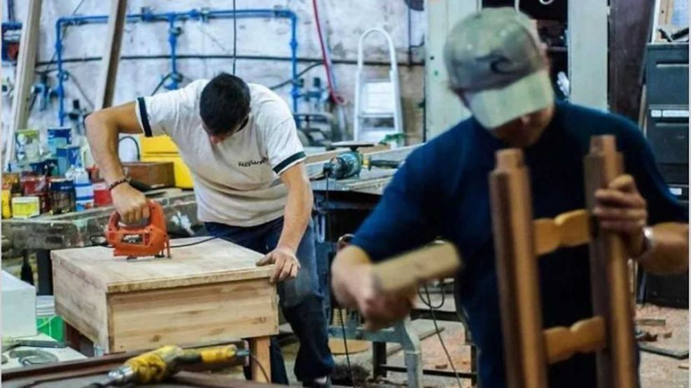 Alerta: La crisis de las pymes acelera la destrucci&oacute;n del empleo industrial