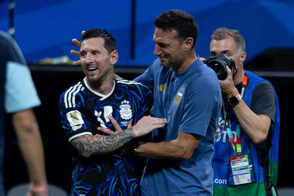 La Selecci&oacute;n que se viene: el plan de la AFA para seducir a Scaloni y el futuro abierto de Messi