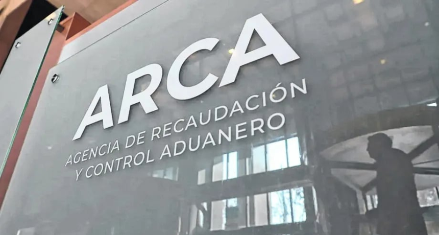 Se desplom&oacute; la recaudaci&oacute;n un 7,4% en junio y casi la mitad del sueldo de una familia se va en impuestos