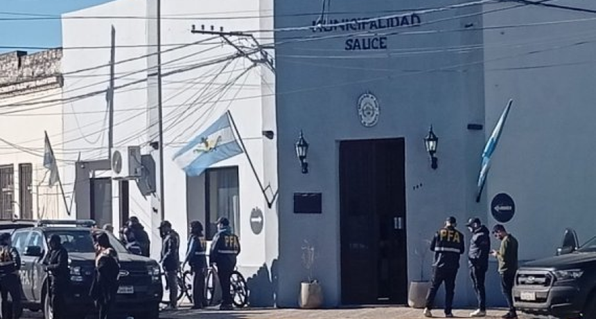 Corrupci&oacute;n en Corrientes: La polic&iacute;a federal allan&oacute; la municipalidad de Sauce por el presunto desv&iacute;o de $150 millones