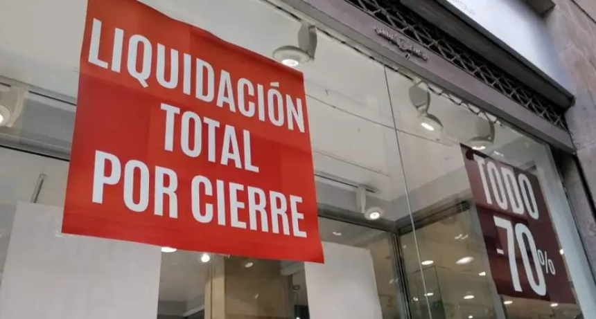 El informe del BCRA confirma la recesi&oacute;n: los pr&eacute;stamos para consumo se desplomaron en junio