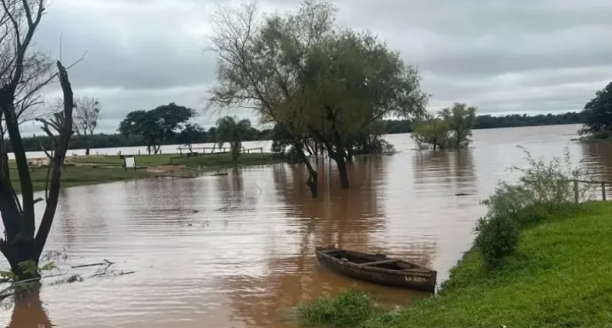 El Río Uruguay muestra un comportamiento mixto: crece en Misiones y comienza a bajar en la costa correntina