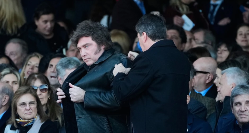 Cambio de tendencia: el 63,7% de los argentinos responsabiliza a Javier Milei por la crisis econ&oacute;mica