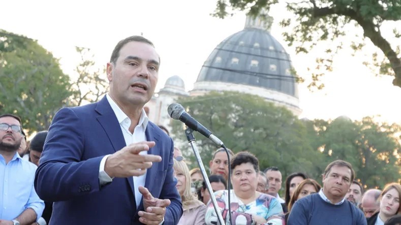 Por qué Gustavo Valdés pone en pausa su desembarco en el frente electoral de los gobernadores