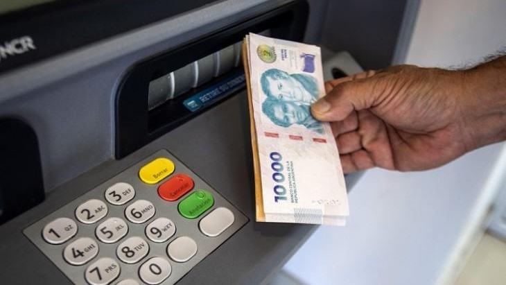 Desde el lunes 25 de agosto se pagan los sueldos a estatales provinciales