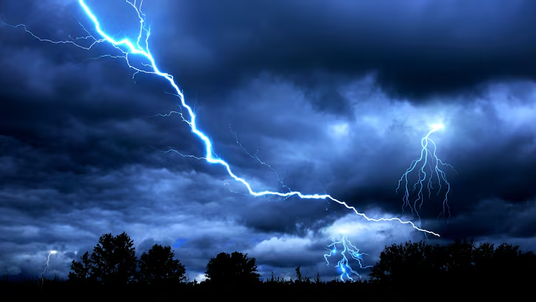 Rige alerta naranja y amarilla: pronostican tormentas fuertes y r&aacute;fagas de m&aacute;s de 90 km/h en Corrientes
