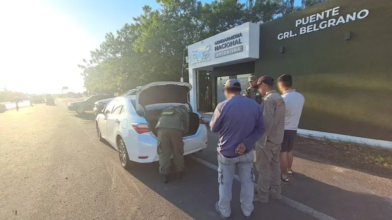 Detienen a dos hombres tras el hallazgo de marihuana en el puente Belgrano