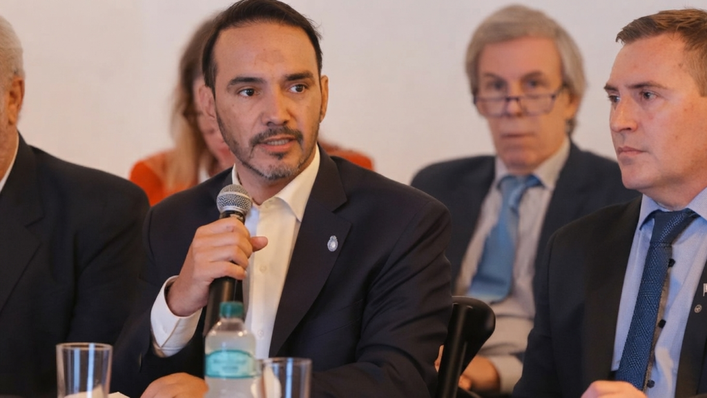 Federalismo de cart&oacute;n: Vald&eacute;s reclama por las rutas en un medio nacional mientras convalida el ajuste centralista