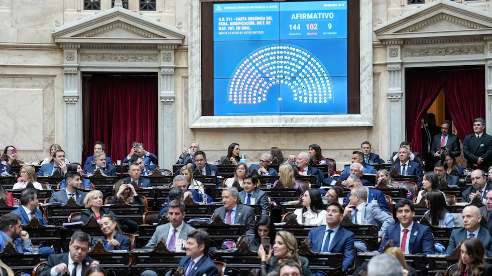 Los aliados volvieron a jugar para Milei: Diputados dio media sanci&oacute;n a la reforma del Banco Central entre tensiones y denuncias de atropello