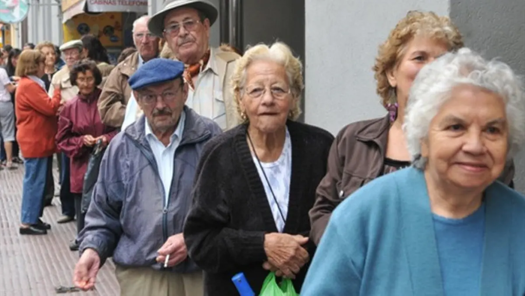 Ajuste a los abuelos: el 46% de los hogares con adultos mayores no llega a cubrir sus gastos b&aacute;sicos