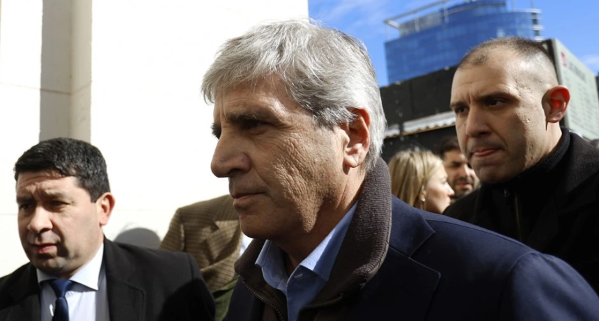 Caputo descart&oacute; ayuda a quienes se endeudaron para comprar alimentos: "Que se hagan cargo de sus decisiones" 
