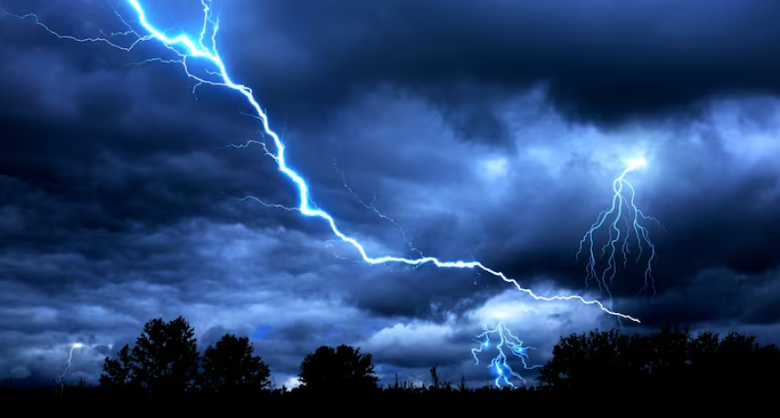Rige alerta naranja y amarilla: pronostican tormentas fuertes y r&aacute;fagas de m&aacute;s de 90 km/h en Corrientes