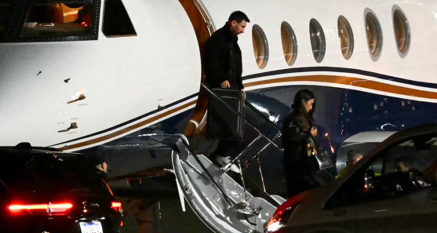 Messi lleg&oacute; con su familia a Rosario para el &uacute;ltimo adi&oacute;s a su padre
