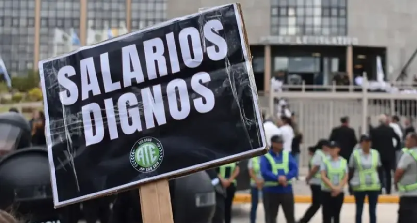 La crisis no tiene fin: el 87% de los estatales est&aacute; endeudado y m&aacute;s de la mitad tiene pluriempleo